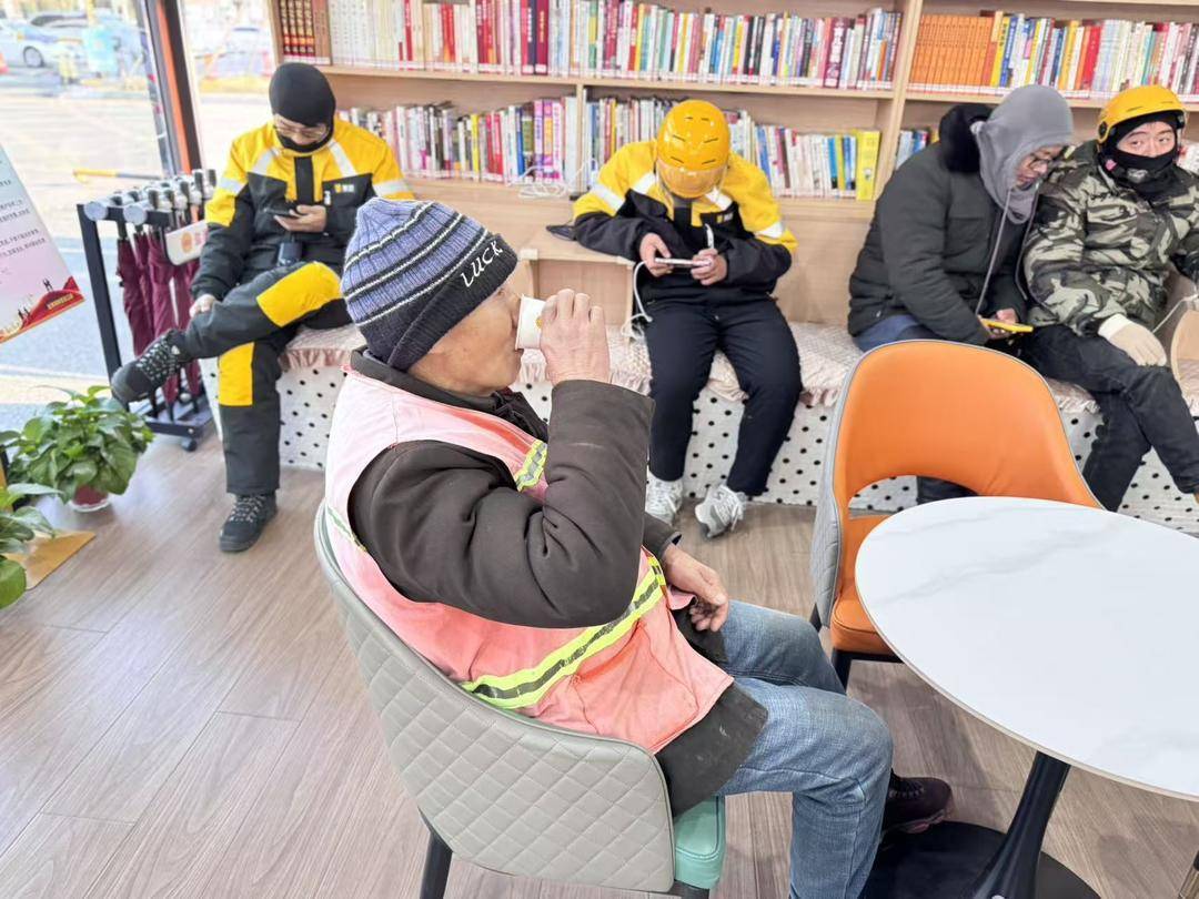 不止提供歇脚点！盐城这个工会驿站的“忙碌日常” 藏着“娘家人