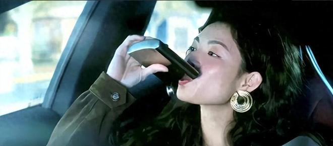 粉瓶劲酒爆火年轻女性疯囤疼痛生意藏猫腻